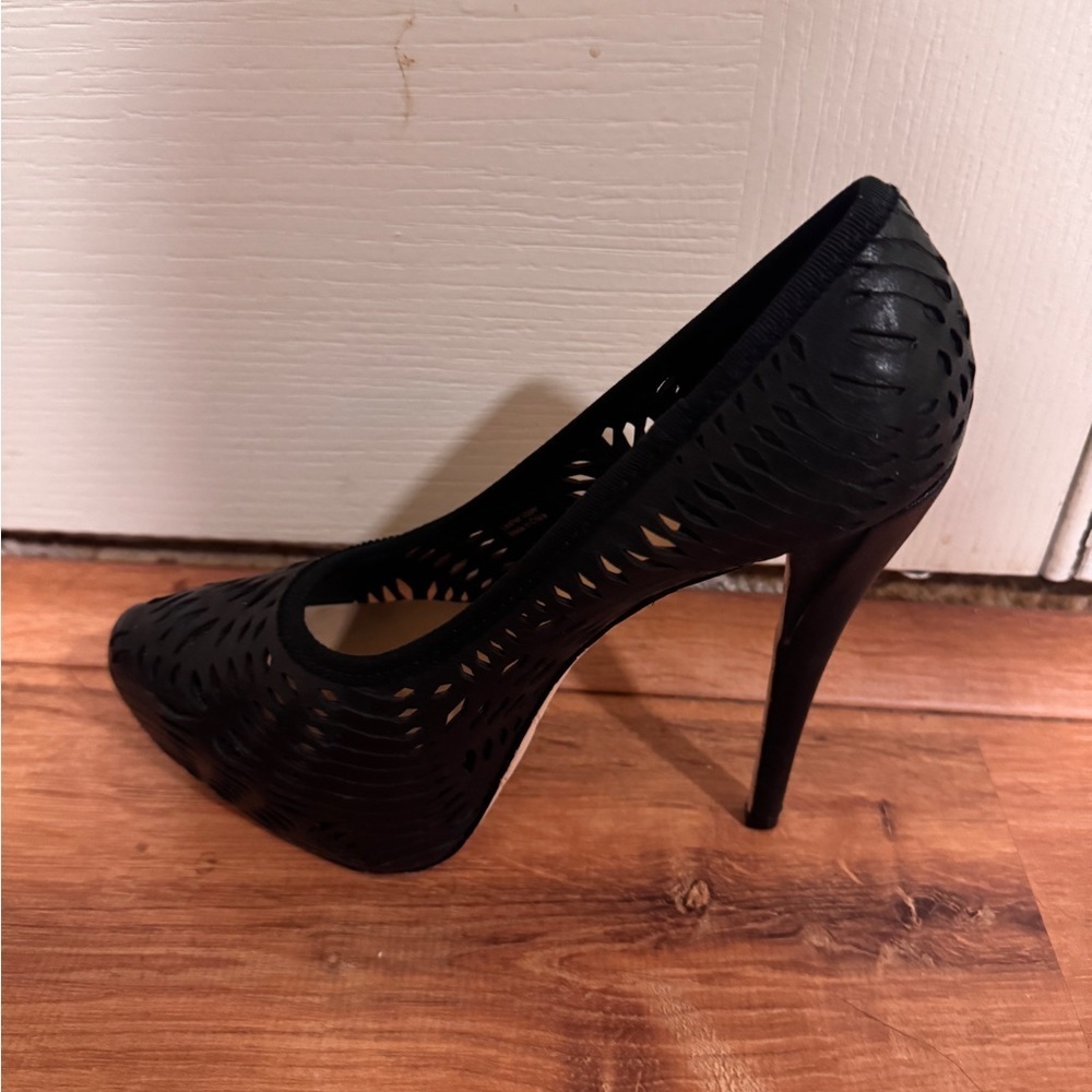 L.A.M.B. Black patterned heels​​​ - Picture 6 of 8